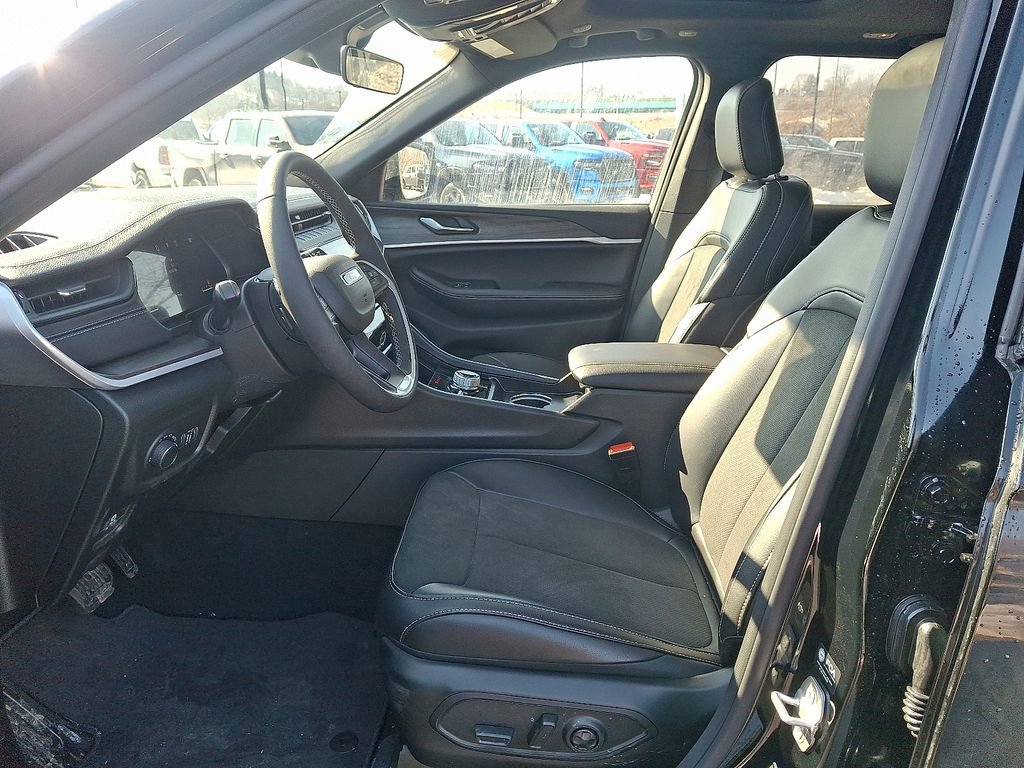 New 2026 Jeep Grand Cherokee Altitude image 6