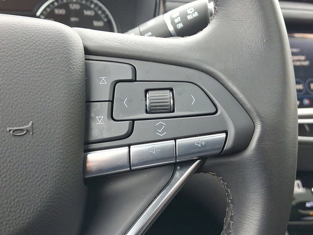 Certified 2025 Cadillac XT6 Luxury image 24