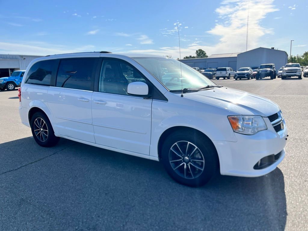 Used 2017 Dodge Grand Caravan SXT FWD image 6