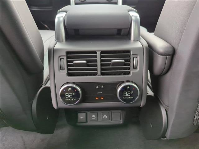 New 2024 Land Rover Discovery Dynamic SE image 16