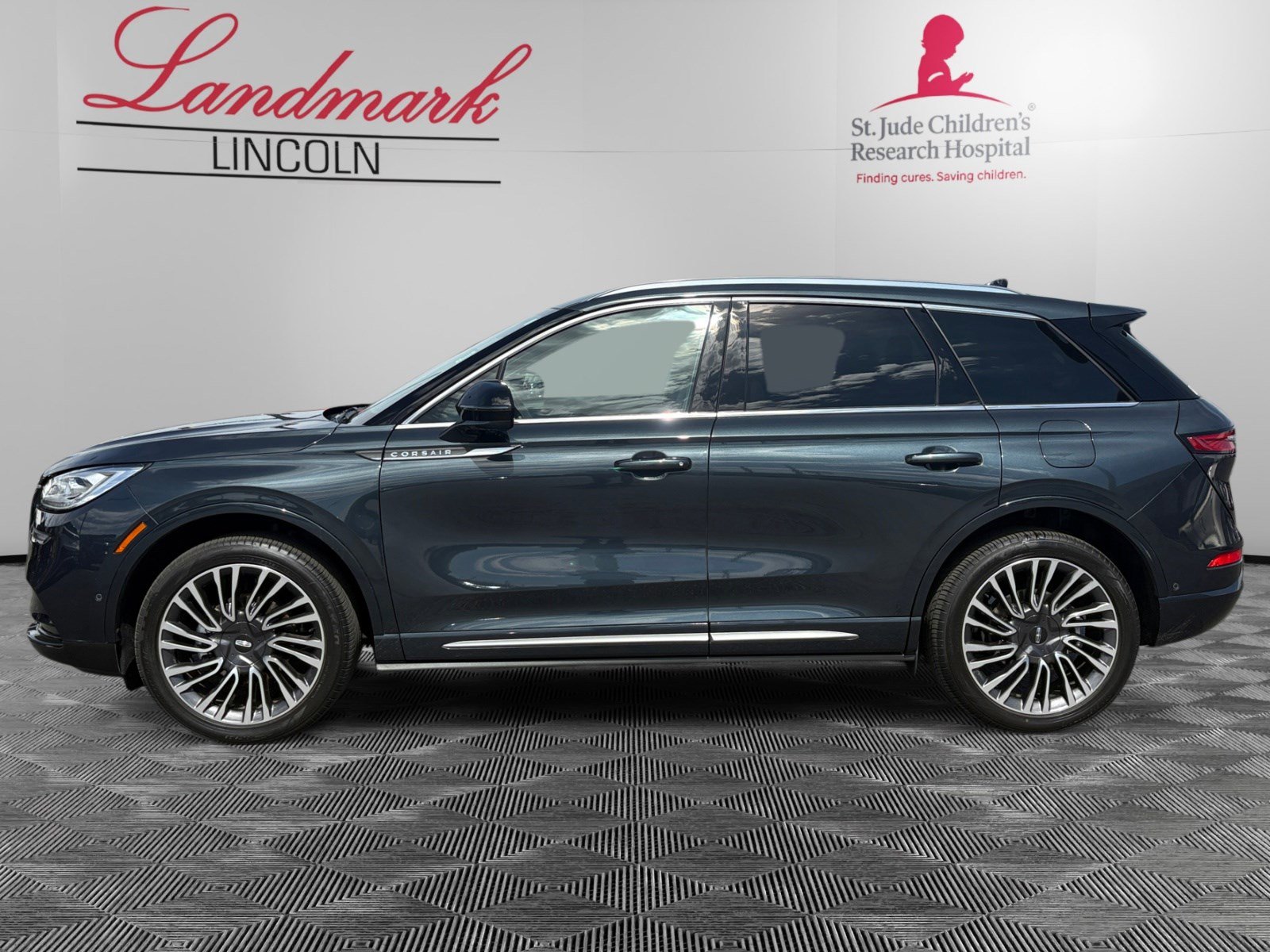Used 2020 Lincoln Corsair Reserve w/ Equipment Group 201A image 2