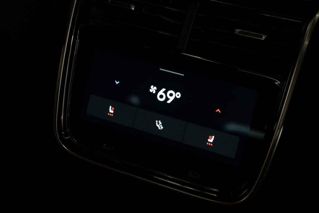 Used 2022 Rivian R1T Adventure image 31