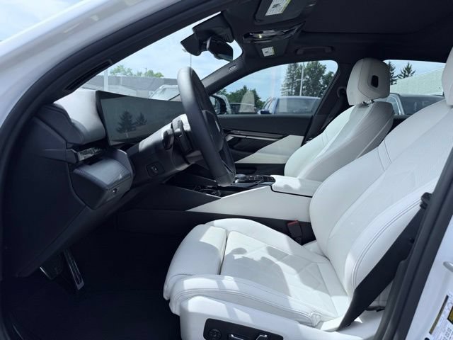 Certified 2026 BMW 530i xDrive AWD/4WD image 18