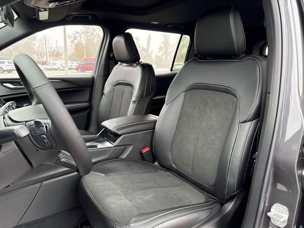 New 2025 Jeep Grand Cherokee L Altitude image 11