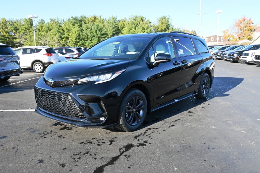 New 2026 Toyota Sienna XSE AWD/4WD image 2