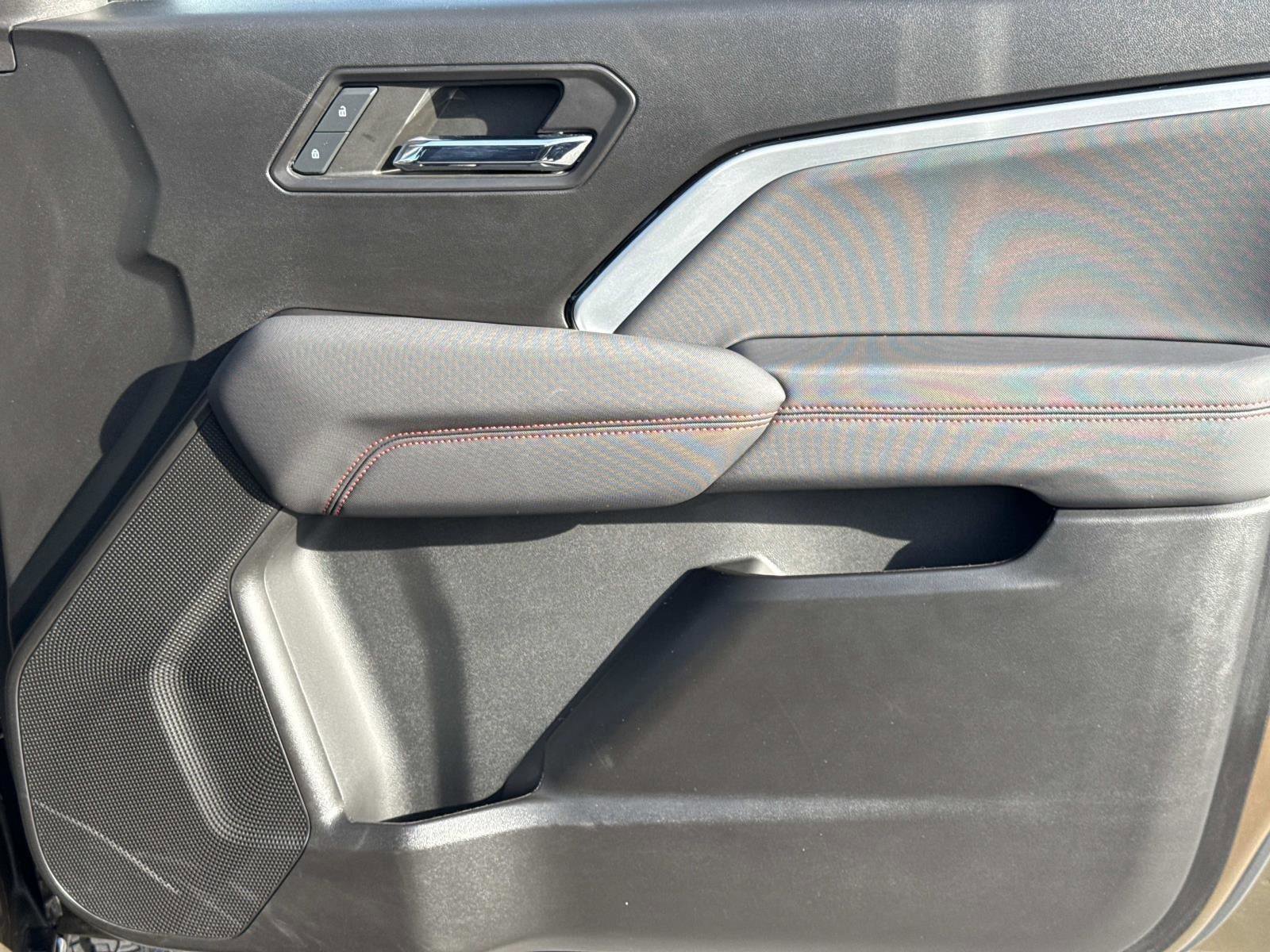 Used 2024 Chevrolet Colorado Z71 w/ Z71 Convenience Package 2 image 17