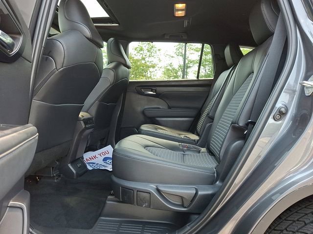 Used 2022 Toyota Highlander XSE AWD/4WD image 13