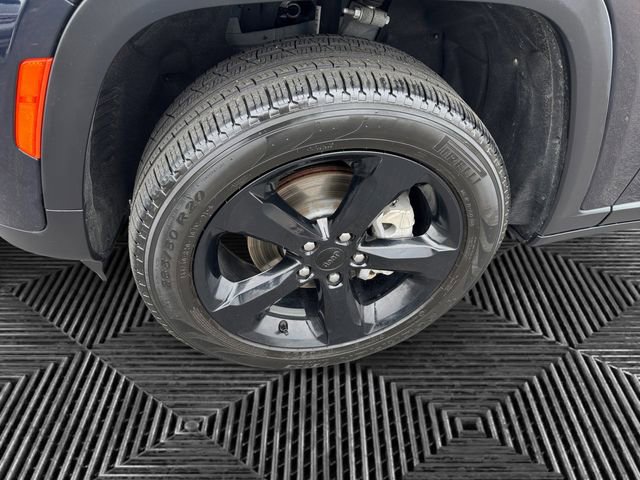 Certified 2024 Jeep Grand Cherokee Limited w/ Black Appearance Package image 10