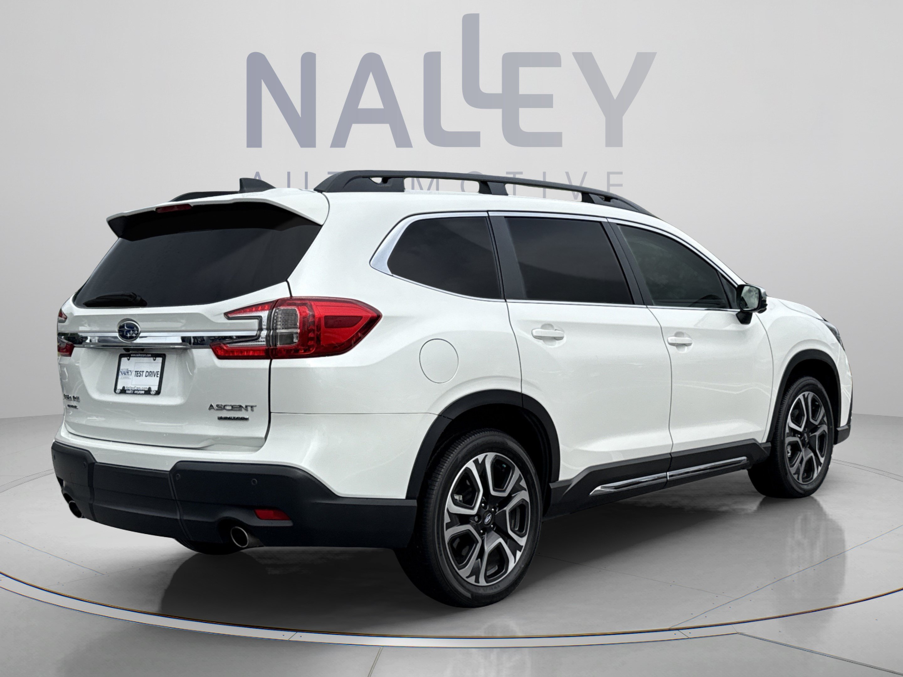 Used 2023 Subaru Ascent Limited w/ Technology Package AWD/4WD image 5