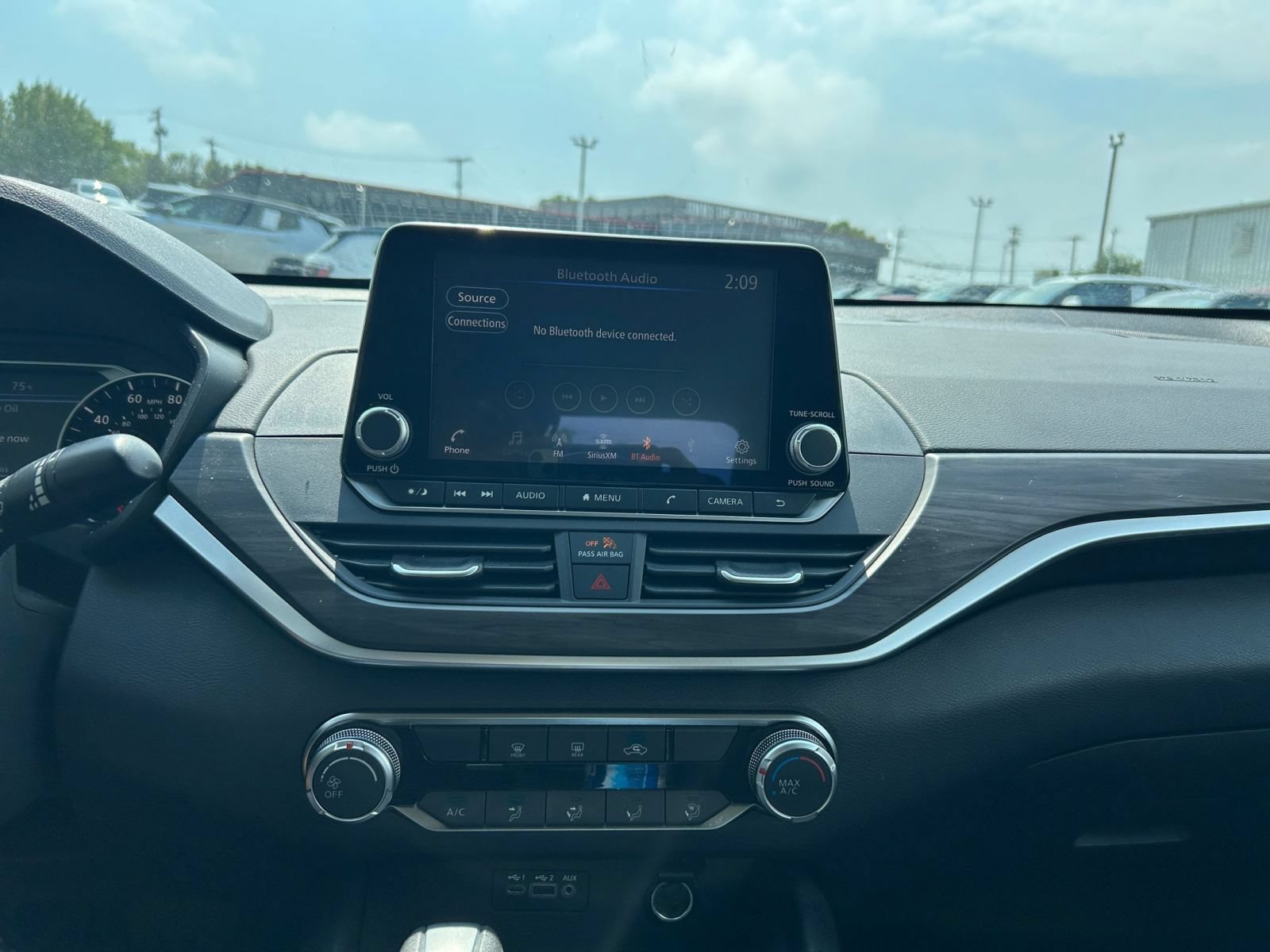 Used 2025 Nissan Altima 2.5 SV FWD image 14