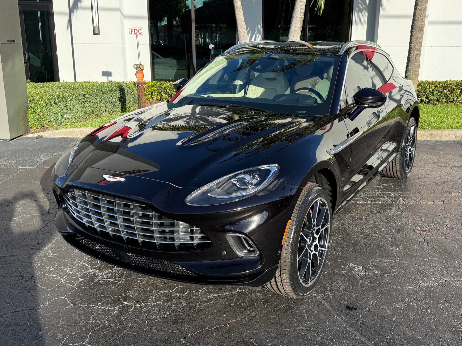 Used 2021 Aston Martin DBX image 9