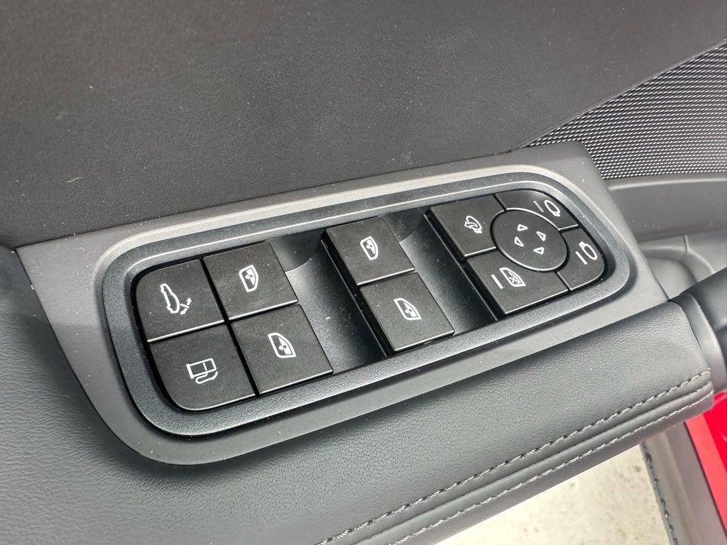 Used 2025 Porsche Cayenne E-Hybrid image 15