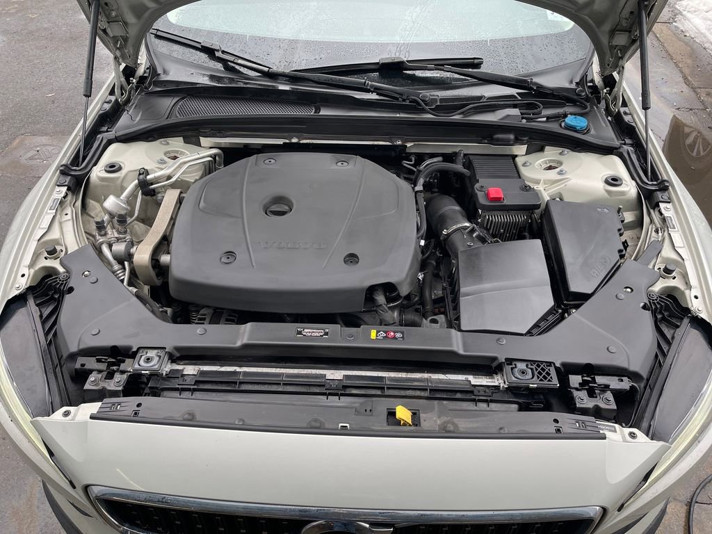 Used 2021 Volvo V60 T5 Cross Country w/ Climate Package image 11