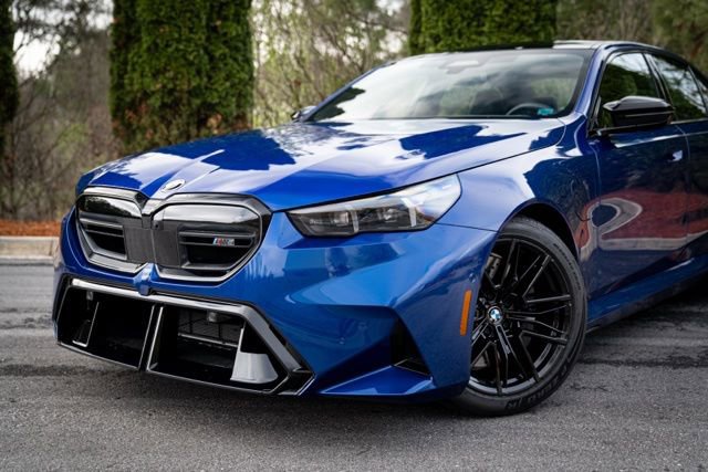 Used 2025 BMW M5 w/ Executive Package image 2