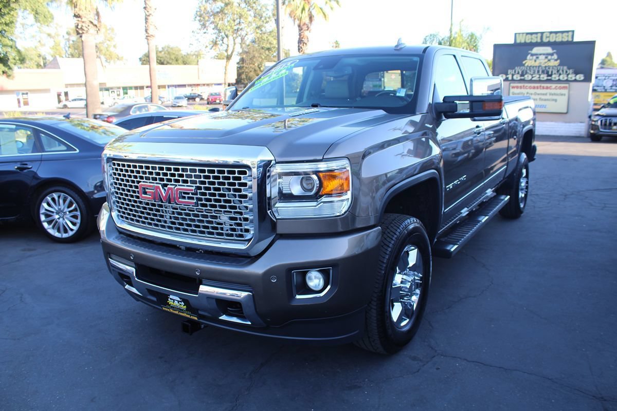 Used 2015 GMC Sierra 3500 Denali w/ Duramax Plus Package AWD/4WD image 4