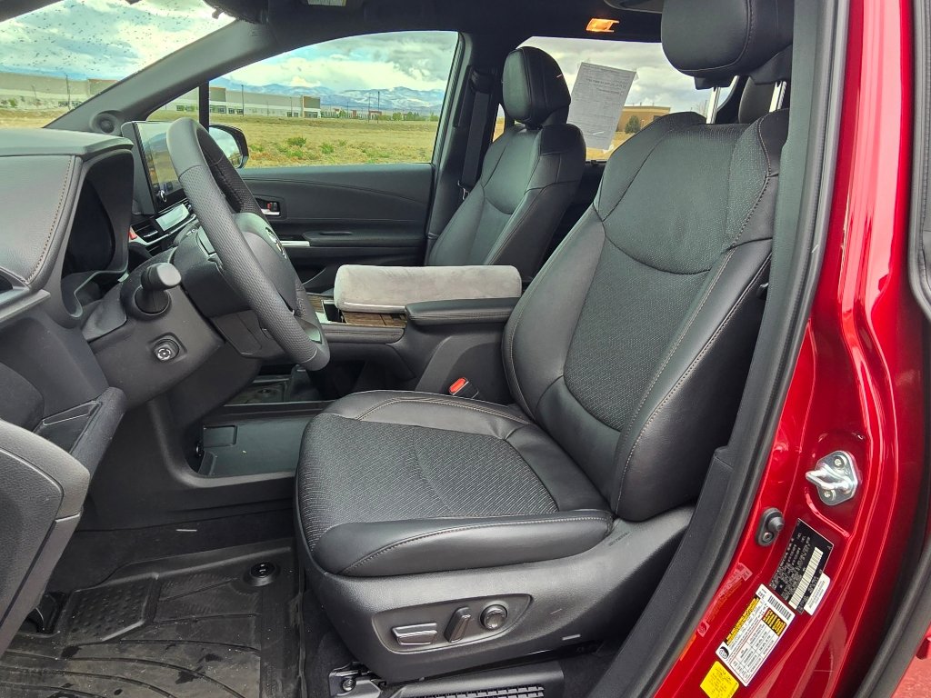 Used 2026 Toyota Sienna Limited image 13