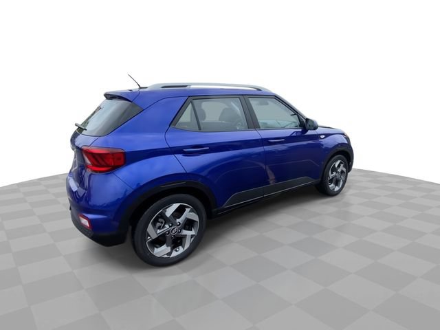 Used 2025 Hyundai Venue SEL FWD image 2