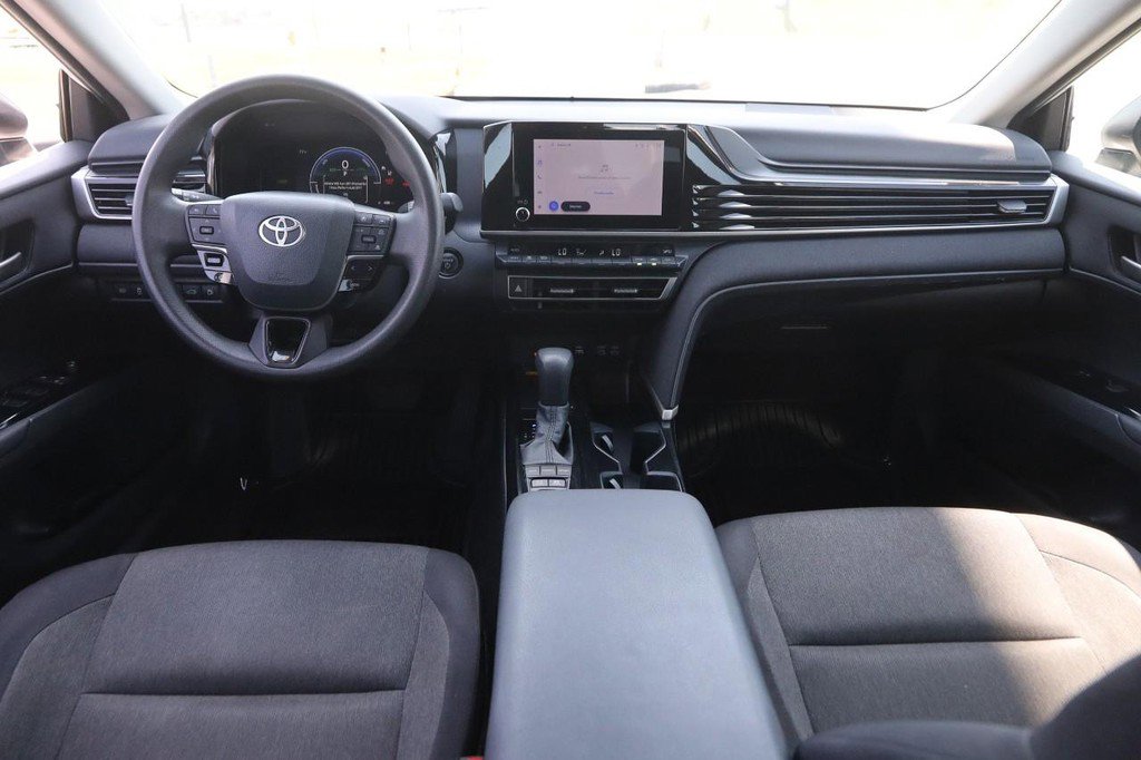 Used 2025 Toyota Camry LE image 21