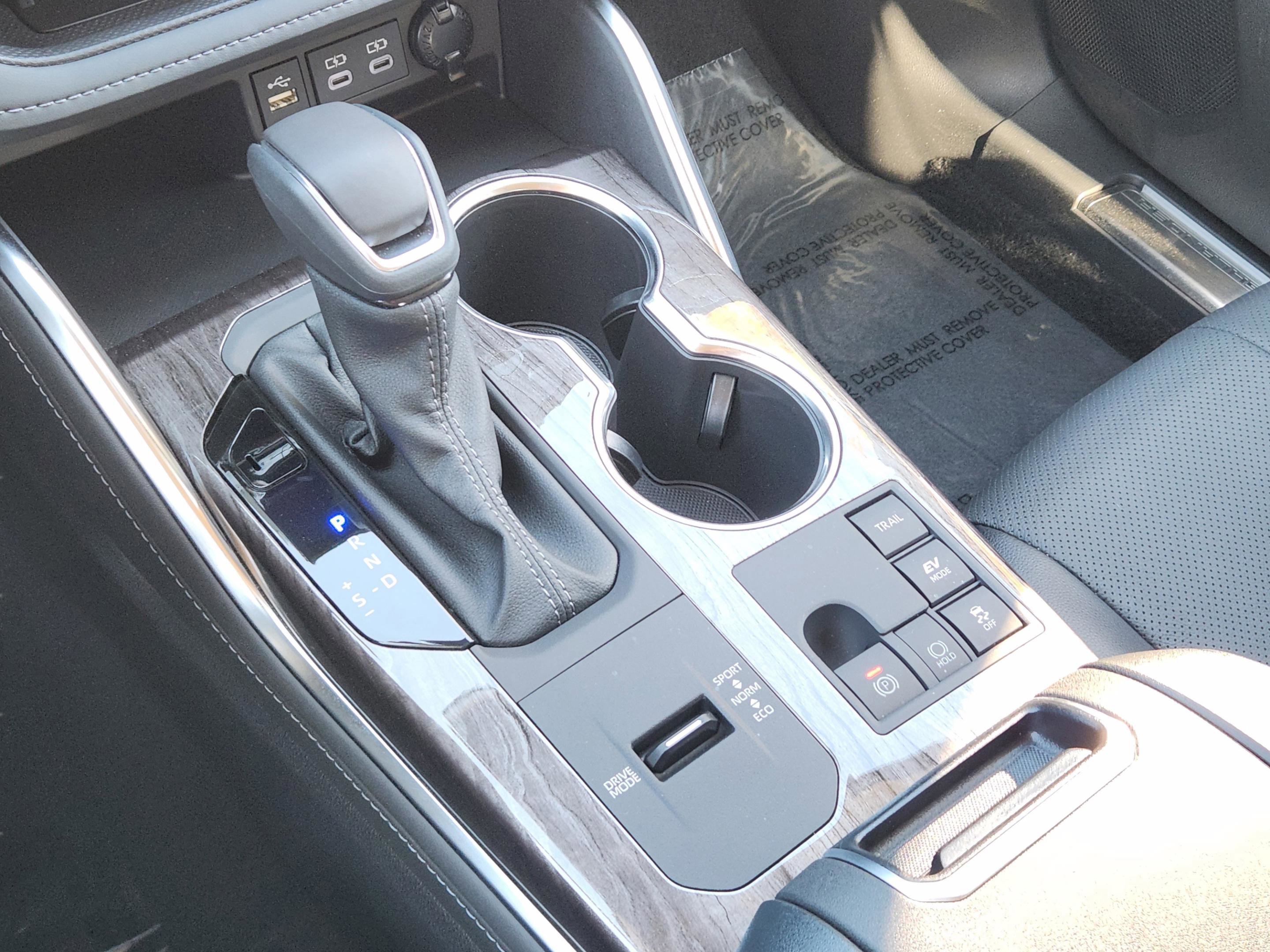 Used 2025 Toyota Highlander Platinum image 17