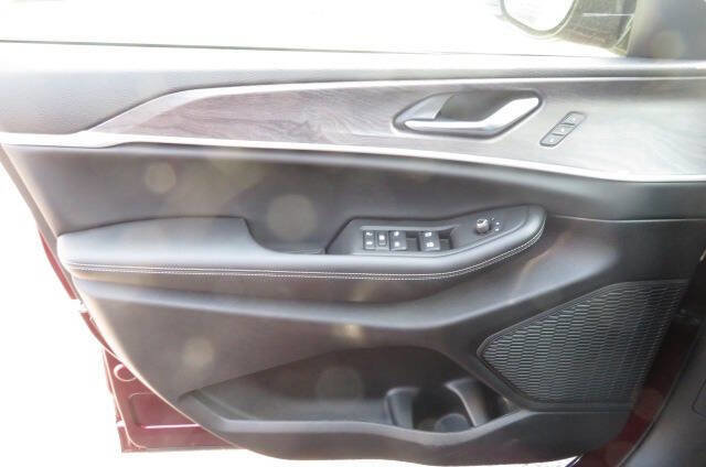 New 2025 Jeep Grand Cherokee Limited image 17