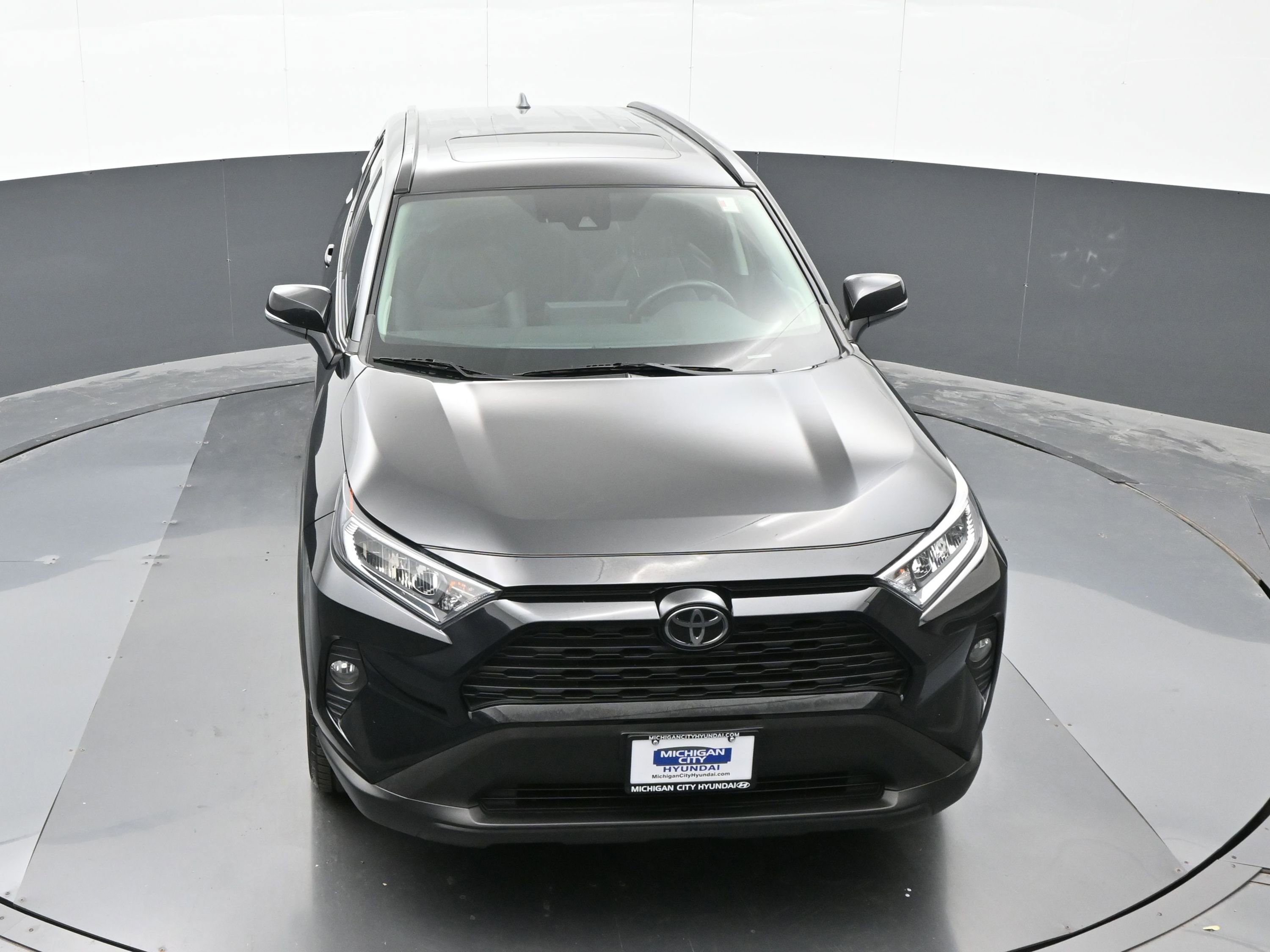 Used 2019 Toyota RAV4 XLE Premium image 31