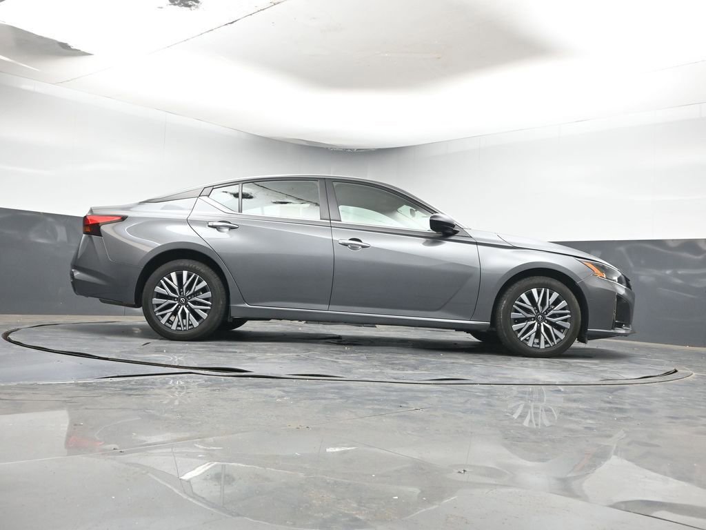 Used 2024 Nissan Altima 2.5 SV image 29
