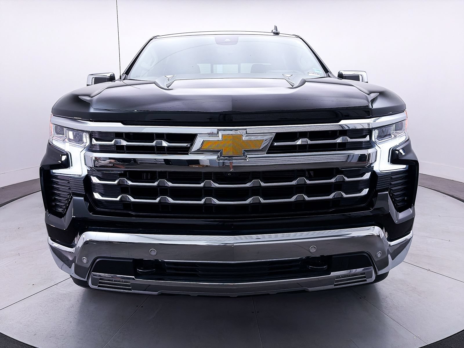 Used 2023 Chevrolet Silverado 1500 LTZ w/ LTZ Premium Package AWD/4WD image 13