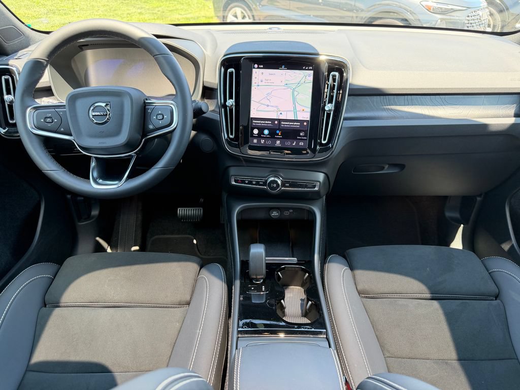 Certified 2023 Volvo C40 P8 Recharge Ultimate AWD/4WD image 2