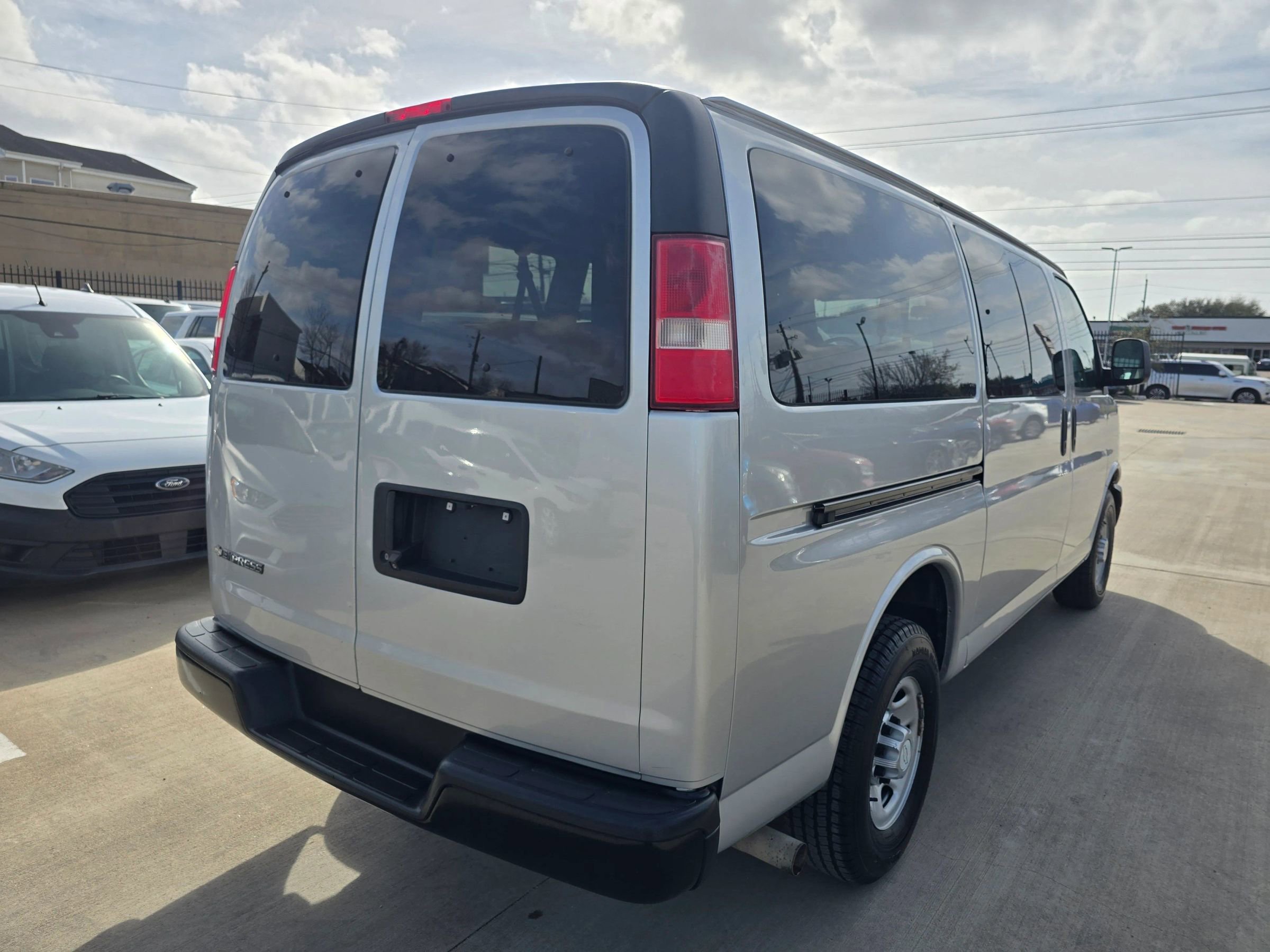 Used 2017 Chevrolet Express 2500 LS image 7