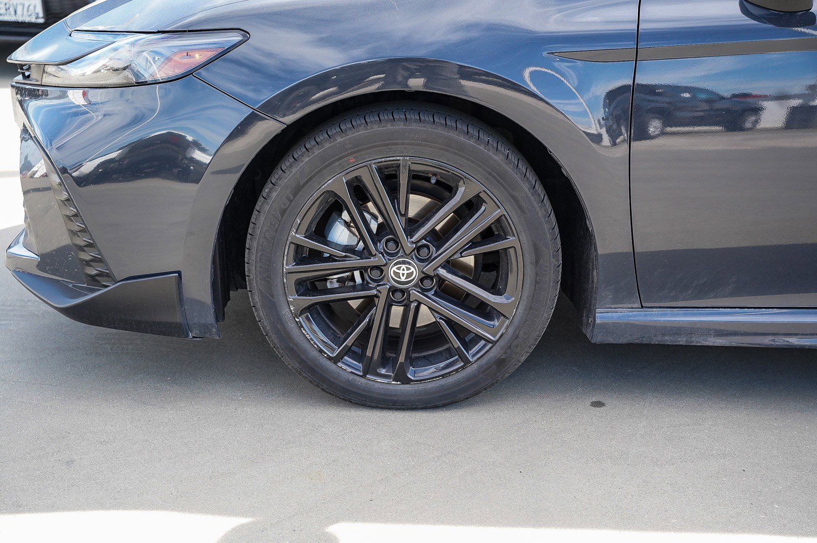 Used 2025 Toyota Camry SE image 7