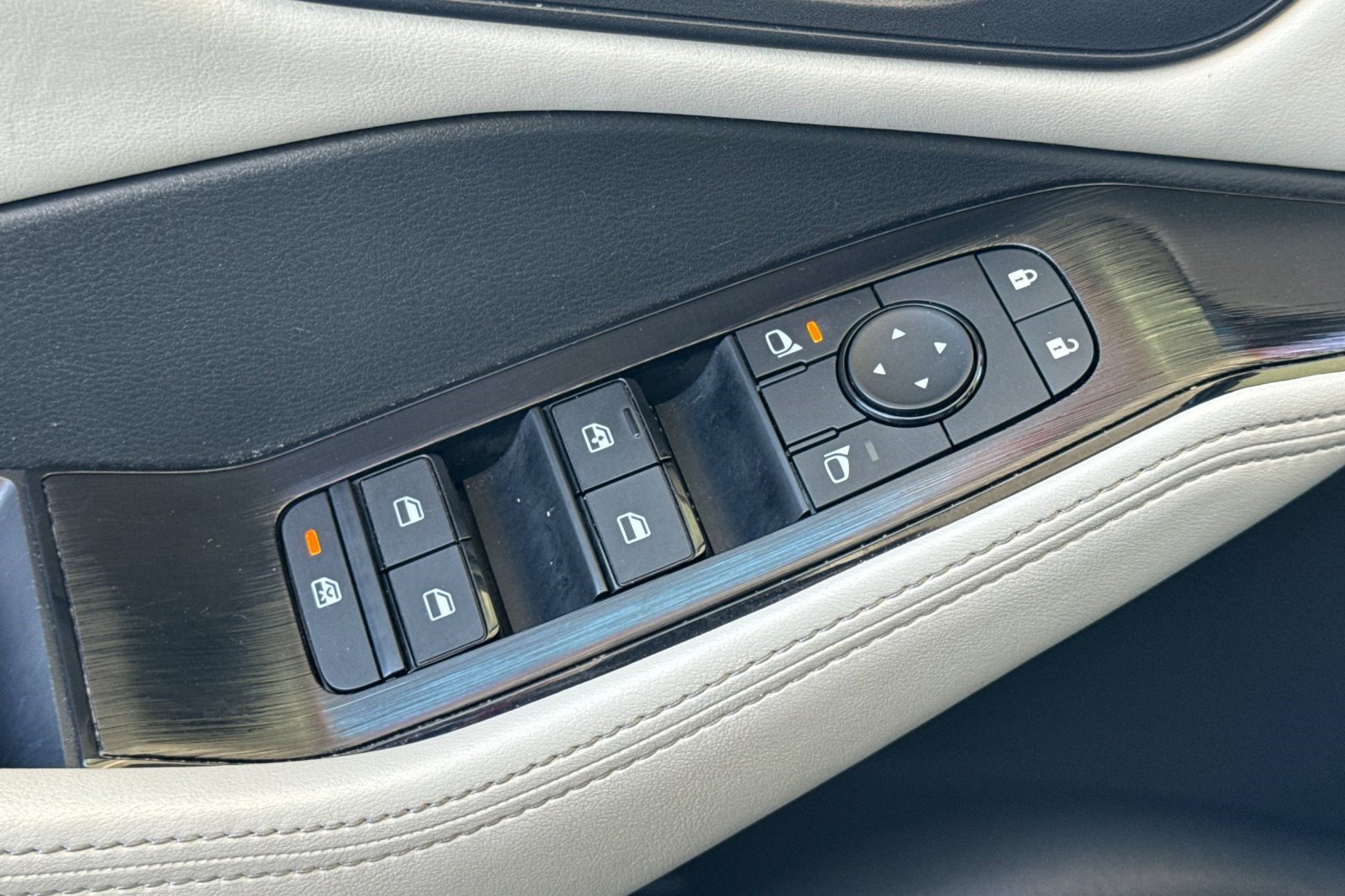 Used 2025 Nissan Rogue SV AWD/4WD image 14