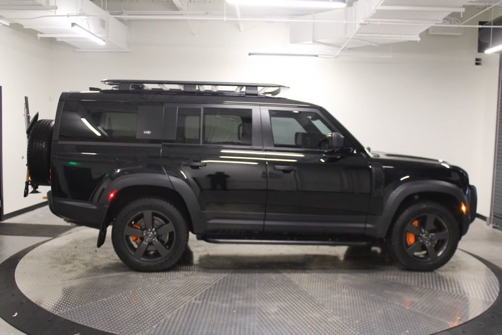 Used 2023 Land Rover Defender 130 SE image 8