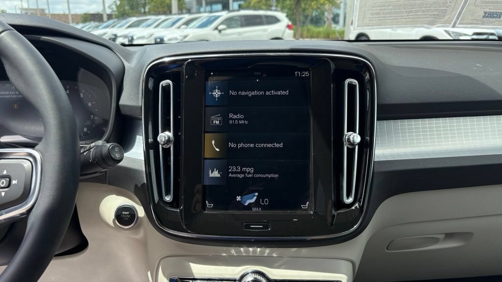 Used 2022 Volvo XC40 T4 Momentum FWD image 29