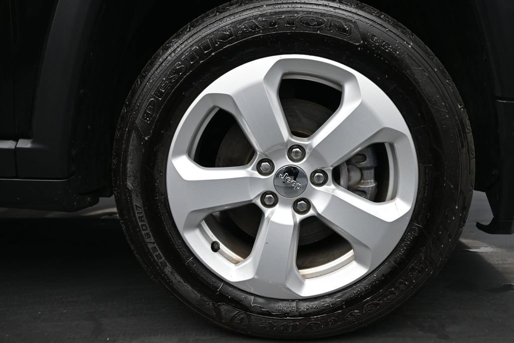 Used 2019 Jeep Compass Latitude AWD/4WD image 10