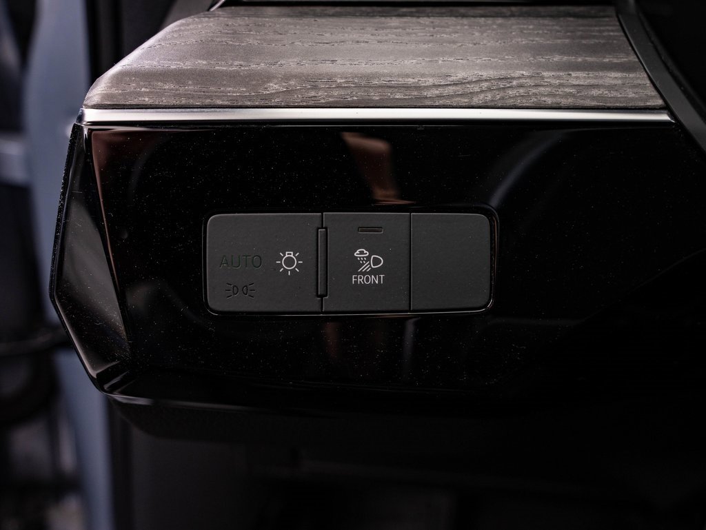 Used 2022 Audi e-tron Premium w/ Convenience Plus Package image 41