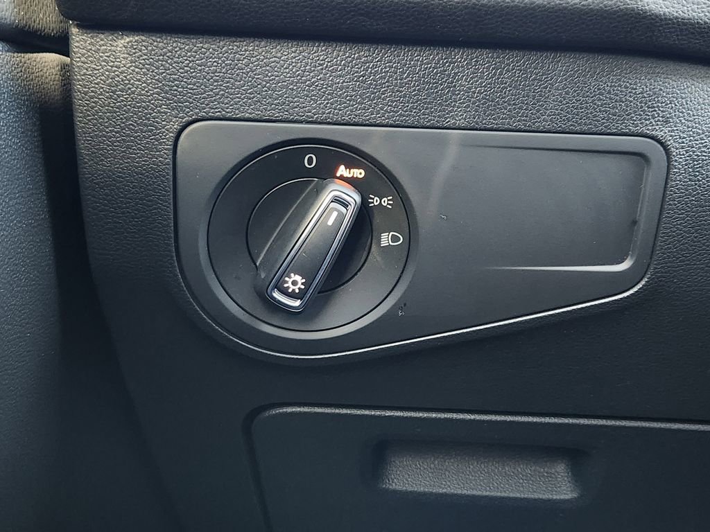 Used 2024 Volkswagen Tiguan SE R-Line image 20