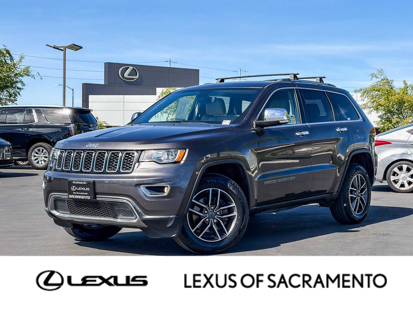 Used 2019 Jeep Grand Cherokee Limited AWD/4WD image 1