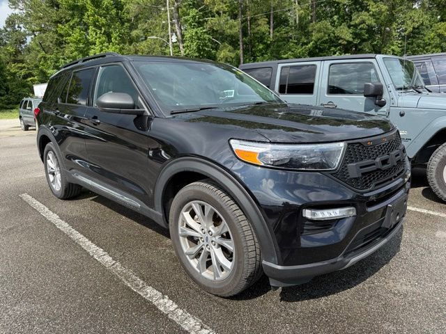 Used 2020 Ford Explorer XLT w/ Equipment Group 202A AWD/4WD image 2