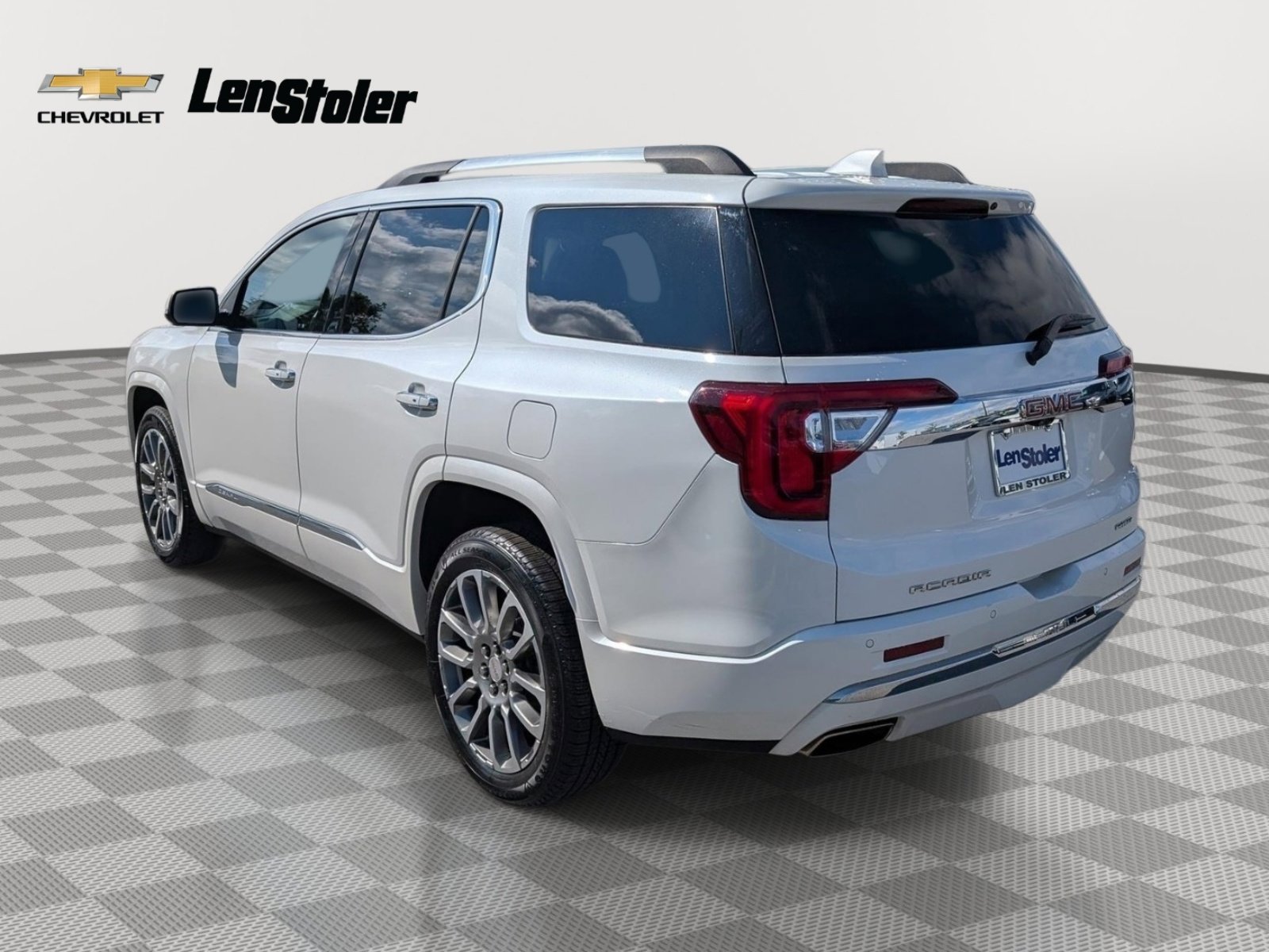 Used 2023 GMC Acadia Denali w/ Denali Ultimate Package AWD/4WD image 3