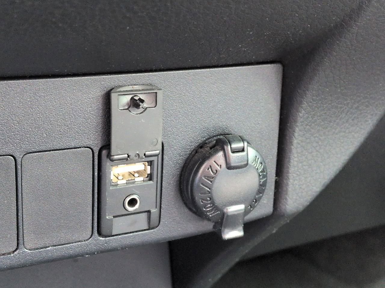 Used 2014 Toyota RAV4 Limited image 22