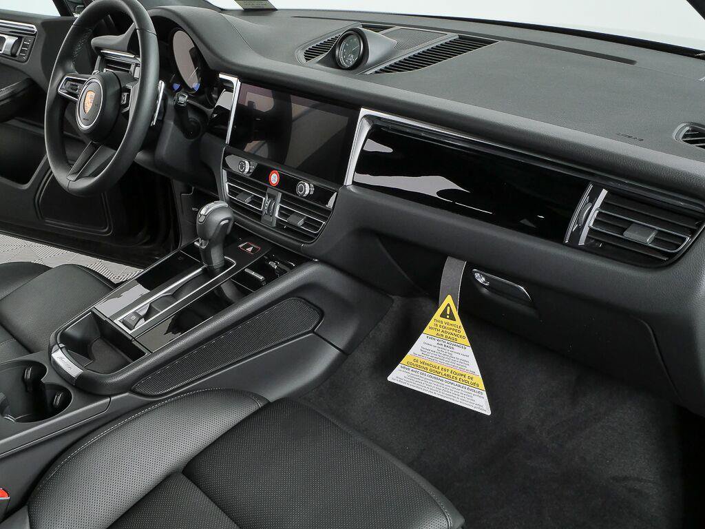 Certified 2026 Porsche Macan AWD/4WD image 23