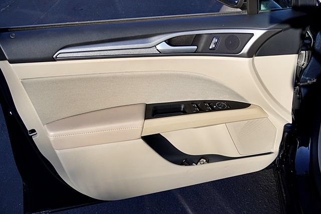 Used 2020 Ford Fusion SE FWD image 21