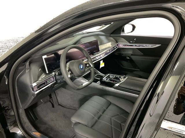 Used 2024 BMW i7 eDrive50 image 32