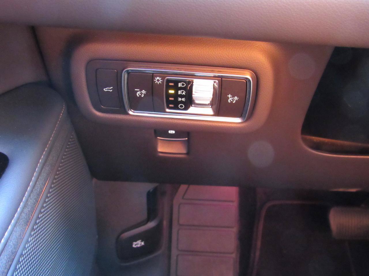 Used 2025 Lincoln Nautilus Premier w/ Jet Appearance Package AWD/4WD image 18