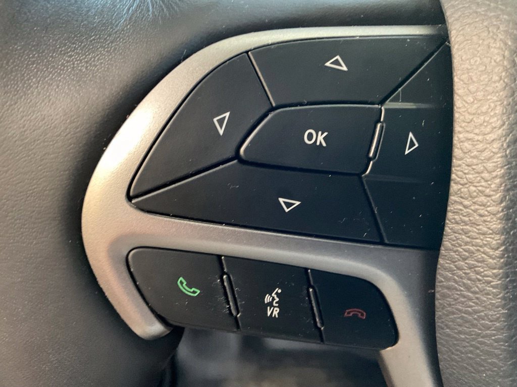 Used 2019 Jeep Grand Cherokee Altitude AWD/4WD image 13