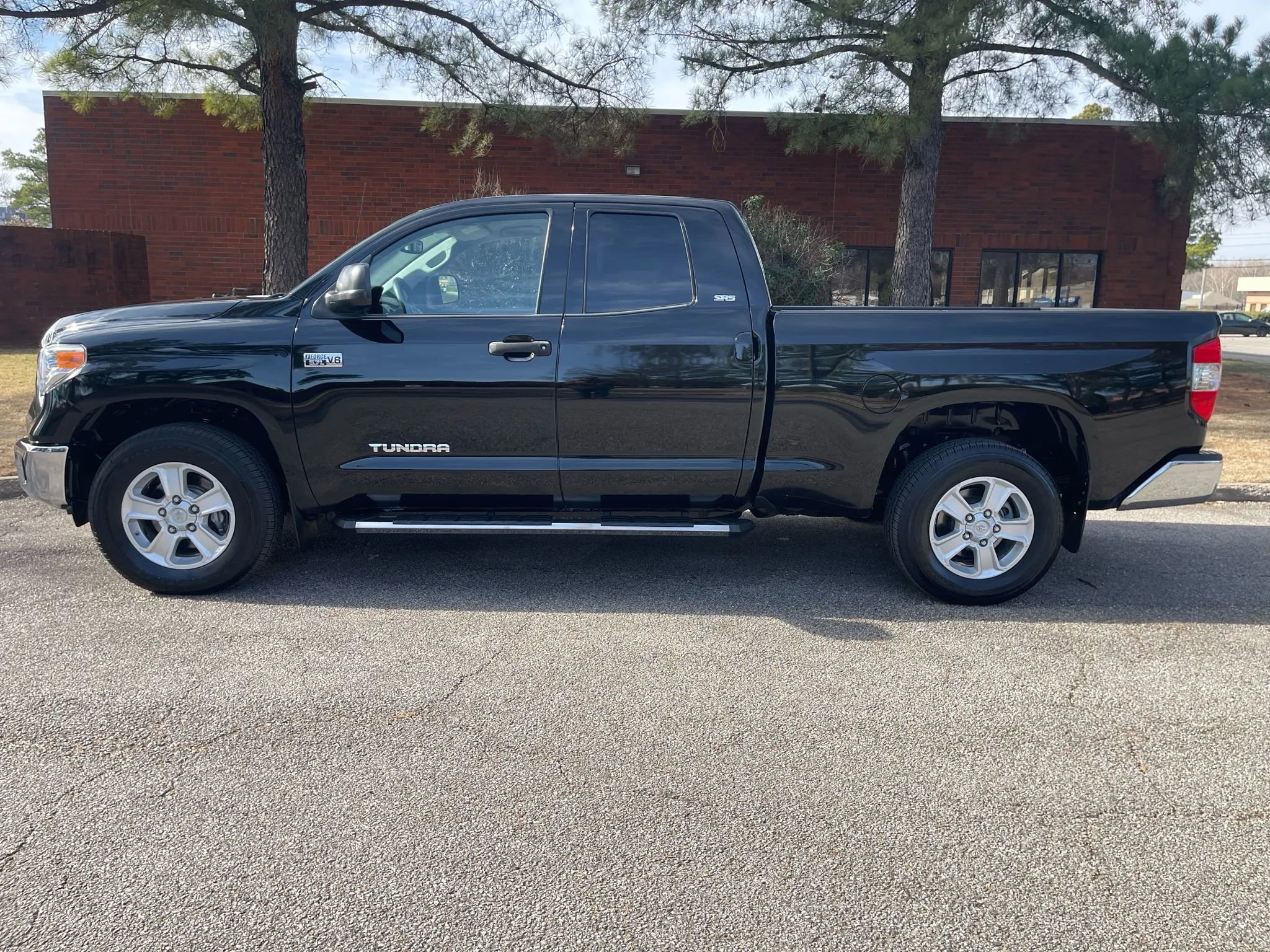 Used 2016 Toyota Tundra SR5 image 2
