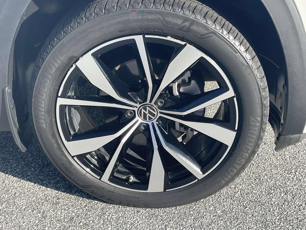 Certified 2024 Volkswagen Atlas SEL Premium R-Line AWD/4WD image 11