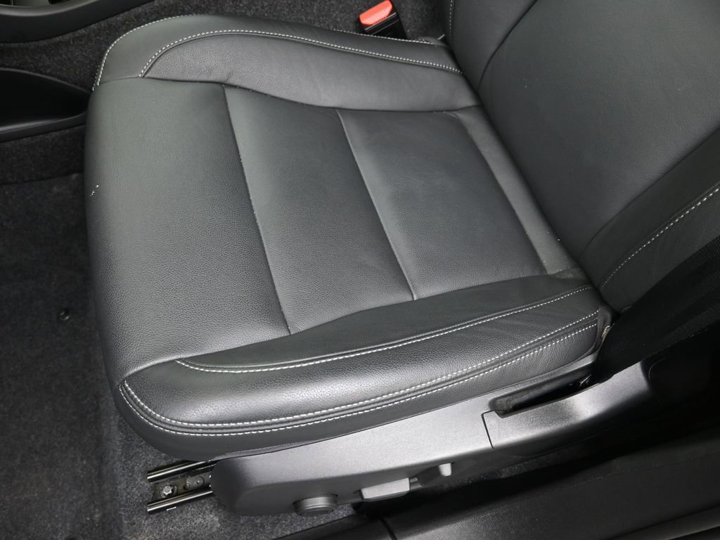 Certified 2025 Volvo XC40 B5 Core image 22