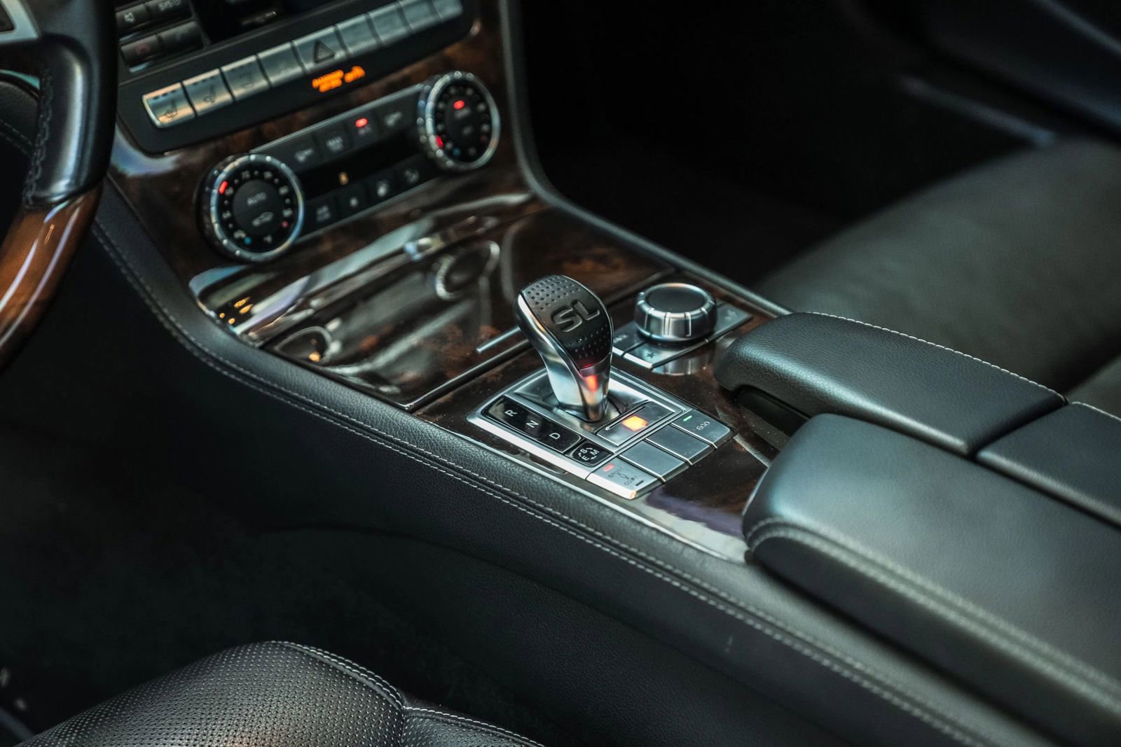 Used 2013 Mercedes-Benz SL 550 w/ Premium Pkg image 26