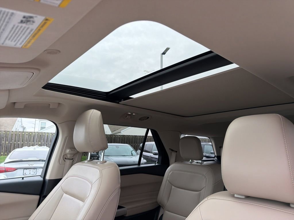 Used 2023 Ford Explorer XLT w/ Equipment Group 202A image 8